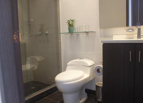 417736103 Hotel 104 Art Suites