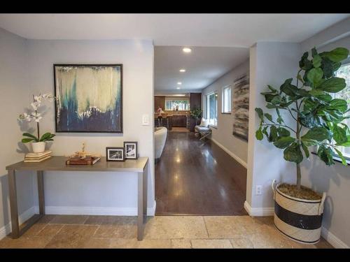 Charming Duplex Home in Los Angeles, USA