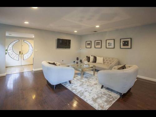 Charming Duplex Home in Los Angeles, USA