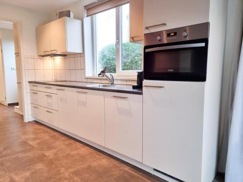 Kitchen, Vakantiehuis Zoutelande ZO05 in Zoutelande