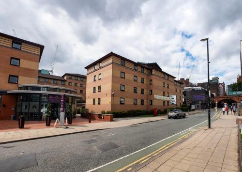 Ensuite Bedrooms with Shared Kitchen at Weston Hall in Manchester, Manchester