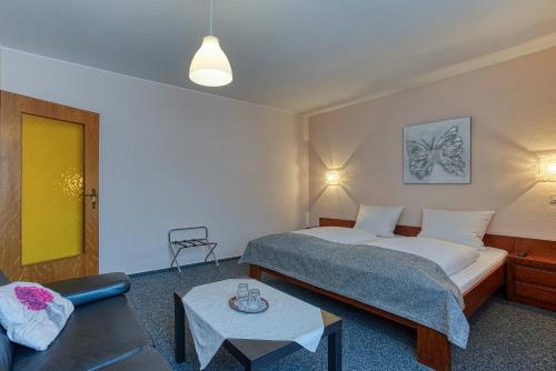 FF&E Hotel Carlton - image 7