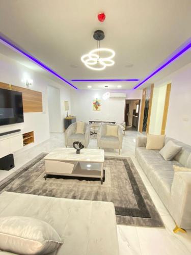 TRE - The Gallery - 3 Bedrooms, Gym & Pool - WIFI - DSTV