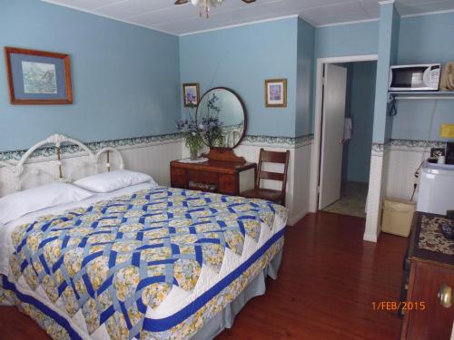The Victorian Motel & RV Park