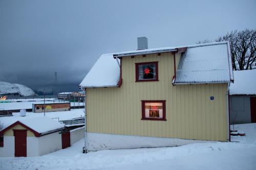 Cosy old house Vágar next to Mykines (Cosy old house Vagar next to Mykines) in Sandavágur
