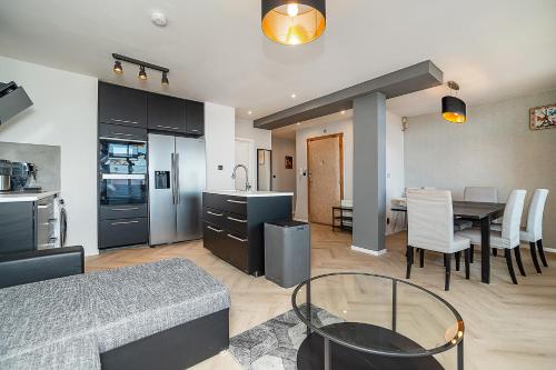 Big 4-bedroom flat, terrace with great Vítkov view, Praha (fotografie 3)