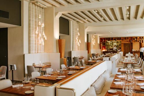 Restaurant, Intercontinental Lyon Hotel Dieu near Eglise Saint Nizier