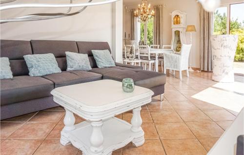 Beautiful Home In Carcassonne With Private Swimming Pool, Can Be Inside Or Outside