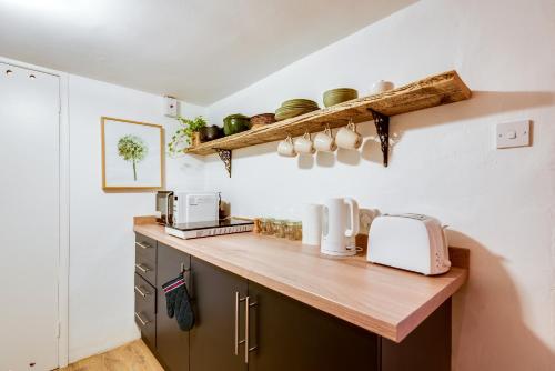 The Summertown STUDIO 1BR & kitchenette