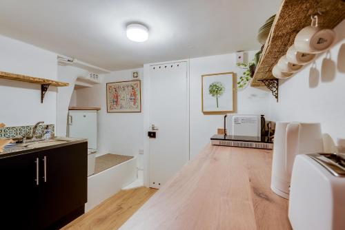 The Summertown STUDIO 1BR & kitchenette