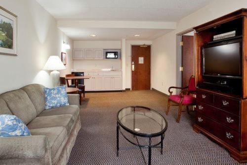 Holiday Inn Express & Suites Newport News