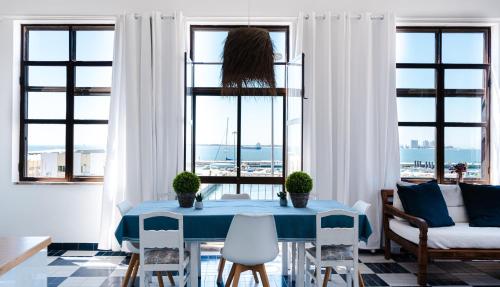 Unique Sea Frontline Spacious Trendy Apartment