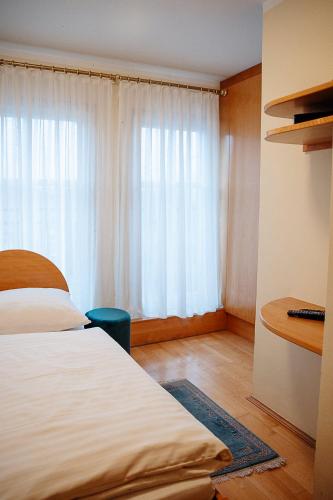 1 twin bed