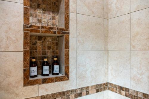 Peace in the Valley - Mtn VIEWS w/HotTub, GameRoom, Theatre, Arcade