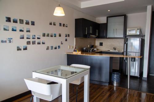 417806090 Hotel 104 Art Suites