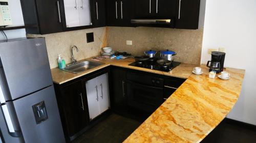 417806346 Hotel 104 Art Suites