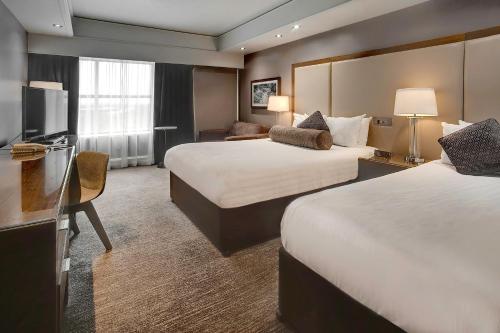 2 double beds