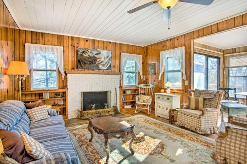 Dog-Friendly Hendersonville Cabin Deck and Views in Hendersonville, USA