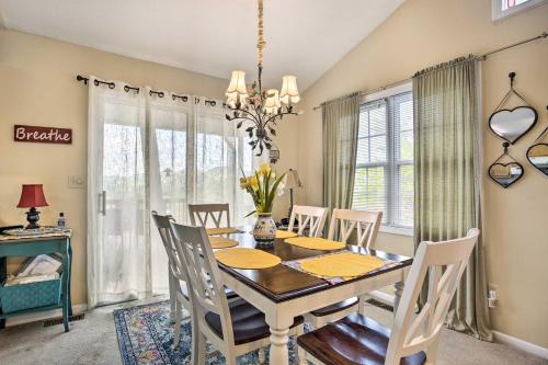 Bring a Pet Cozy Burnsville Cottage with Fire Pit! in Burnsville, USA