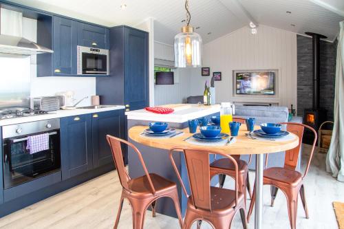 Kitchen, Letham Feus Lodge and Caravan Park in Kennoway