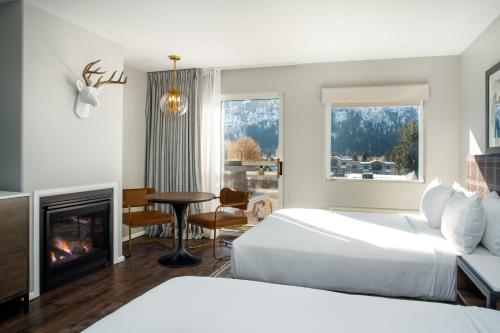 2 queen beds