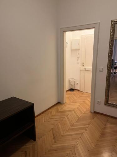 อพาร์ตเมนต์ 1 ห้องนอน 1 ห้องน้ำส่วนตัว ขนาด 60 ตร.ม. – Innere Stadt (Schöne Wohnung in der Wiener Innenstadt) in เวียนนา