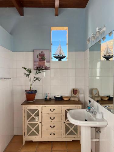 Bilik Mandi, Centro Ave Fénix (Centro Ave Fenix) in Femes