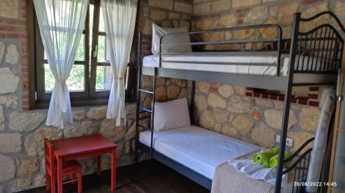 Artemis Stone House – Psakoudia, MO