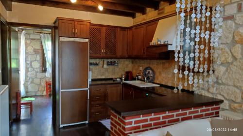 Artemis Stone House – Psakoudia, MO
