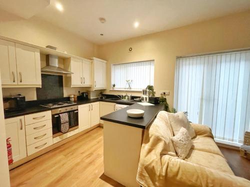 Townhouse close to Liverpool City Centre - 5 bedrooms, Sleeps 9!