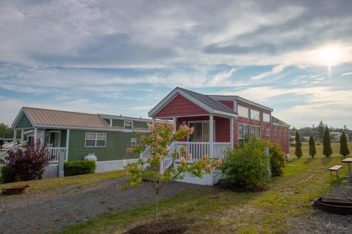 Narrows Too Camping Resort Cottage 11 - image 10