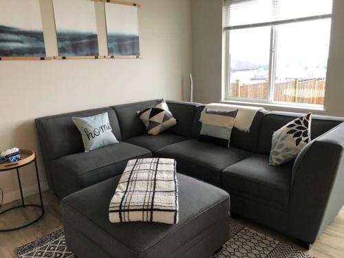 . Immaculate suite with amazing mountain views!