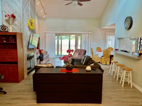 Golfers Dream 3 Bed 2 and Half Bath off Litchfield CC