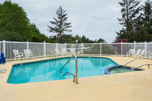 Long beach Camping Resort Yurt 9 - image 7