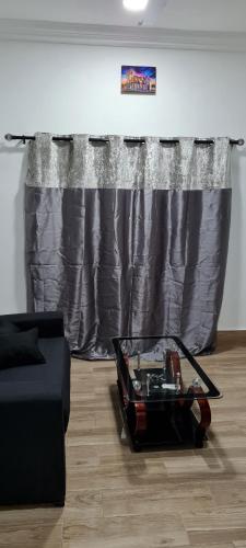 NESTA BARRON -Home Away from Home in มาดินา