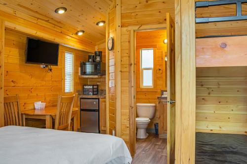 Long Beach Camping Resort Studio Cabin 3