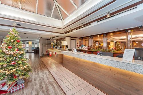 Lobby, The Bedford Regency Hotel in Victoria (BC)