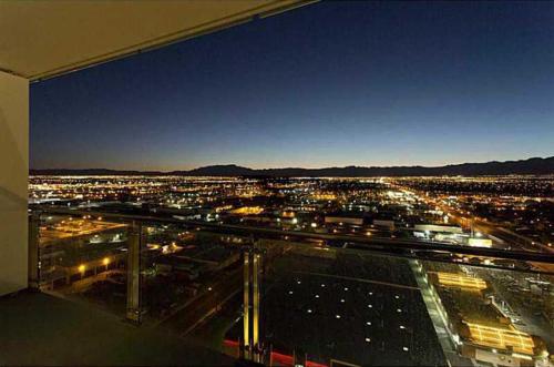 Luxury 53rd Flr Condo with Amazing Sunset View & Balcony NO ReFee at Palms Place, Las Vegas (photo 8)