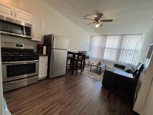 Cozy andComfortable Hollywood Apartment