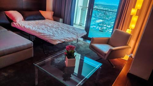 Luxury 53rd Flr Condo with Amazing Sunset View & Balcony NO ReFee at Palms Place, Las Vegas (photo 2)