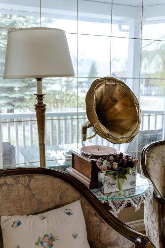 Lady MacDonald Country Inn - image 4