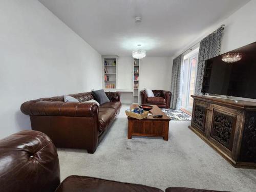 Spacious 3-bed Luxury Maidstone Kent Home - Wi-Fi & Parking in Boughton Monchelsea