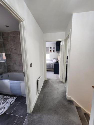 Spacious 3-bed Luxury Maidstone Kent Home - Wi-Fi & Parking