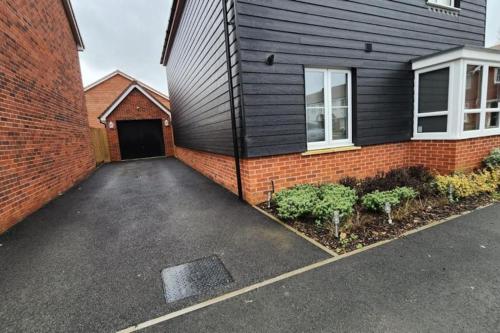 Spacious 3-bed Luxury Maidstone Kent Home - Wi-Fi & Parking