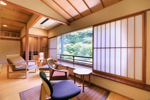 Family Room with Mountain View