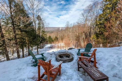 4BR / 3BA Smart Home w/ Hot Tub, Mountain View Ski in Stratton Valley, USA