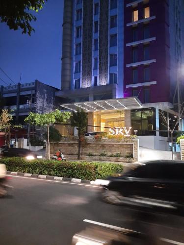 숙소 외관, 수라바야 리버뷰 호텔 (Surabaya River View Hotel) in 수라바야