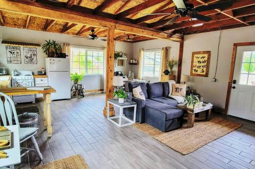 Rustic, country farmstay with friendly animals close to wineries and hiking