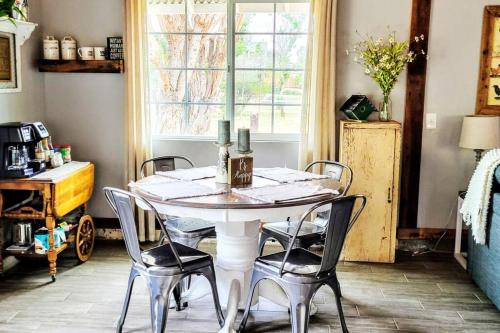 Rustic, country farmstay with friendly animals close to wineries and hiking in Ramona, USA