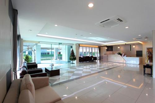 Lobby, The Leisure Hotel in Bang Bo